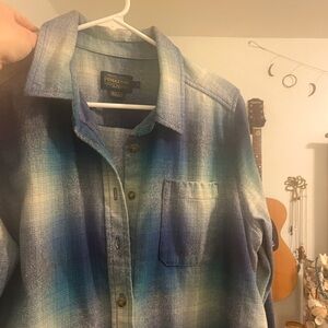 Pendleton Woolen Mills
100% virgins wool button front shirt